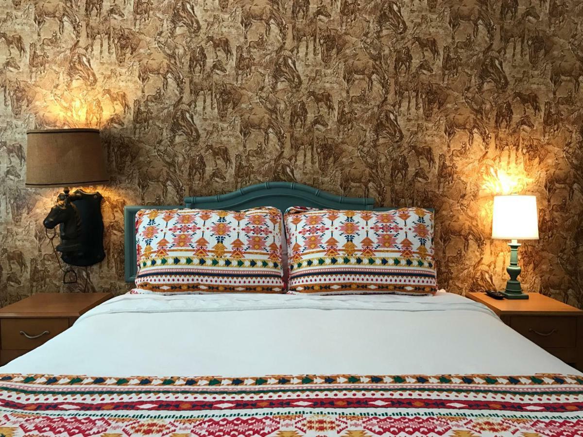 Dame Fortune'S Cottage Court هوت سبرنغز المظهر الخارجي الصورة